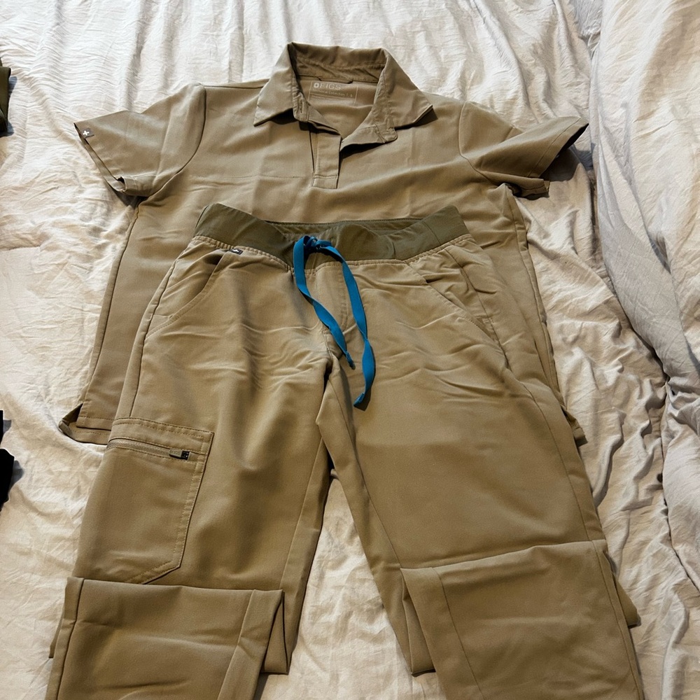 Figs Tan Scrub Set with Blue Accent